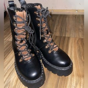 Combat boots with faux fur